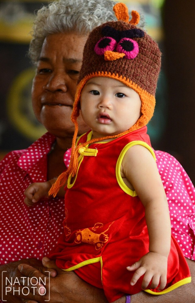ภาพชุด ชาวไทยเชื้อสายจีนเดินทางมาขอพรที่ตำหนักพระแม่กวนอิม