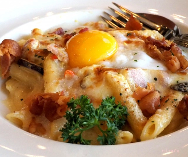 The Golden Chapter @Audrey Cafe Glamour Central Embassy 5th Floor