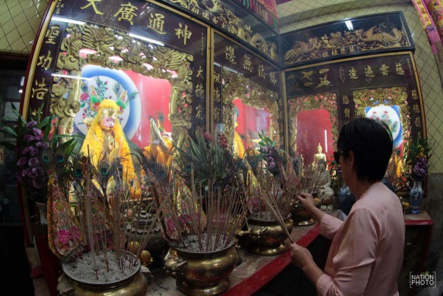 คึกคัก! ประชาชนจำนวนมากเดินทางมาไหว้ขอพร "ศาลเจ้าพ่อเห้งเจีย"