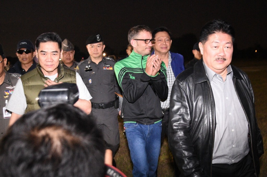 ภาพชุด ตร.เข้าคุมตัว " อาตูร์" ผู้ต้องหาคดีฆ่าหั่นศพ ทิ้งลุ่มน้ำเจ้าพระยา ภาพชุด ตร.เข้าคุมตัว " อาตูร์" ผู้ต้องหาคดีฆ่าหั่นศพ ทิ้งลุ่มน้ำเจ้าพระยา