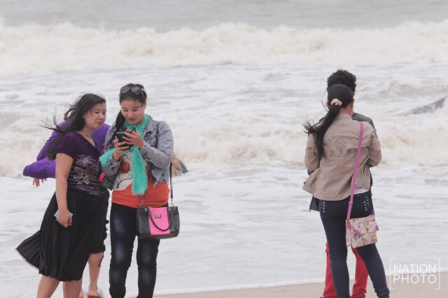 นักท่องเที่ยวไทย - มาเลย์แห่เที่ยวหาดสมิหลาช่วงเทศกาลวันตรุษจีน