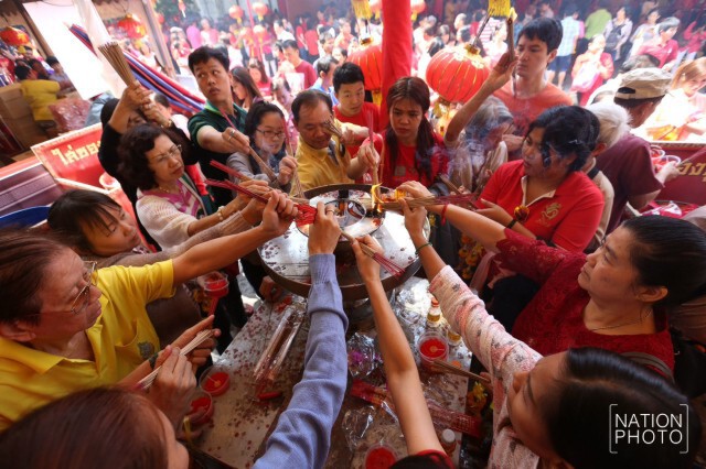 ภาพชุด ปชช.แห่สักการะสิ่งศักดิ์สิทธิ์"วัดเล่งเน่ยยี่"ในวันตรุษจีน