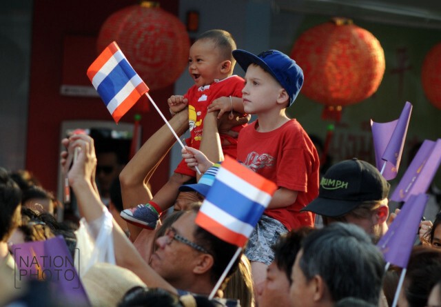ภาพชุด "สมเด็จพระเทพฯ" เสด็จพระราชดำเนินไปทรงเปิดงานเทศกาลตรุษจีนเยาวราช ประจำปี 2559