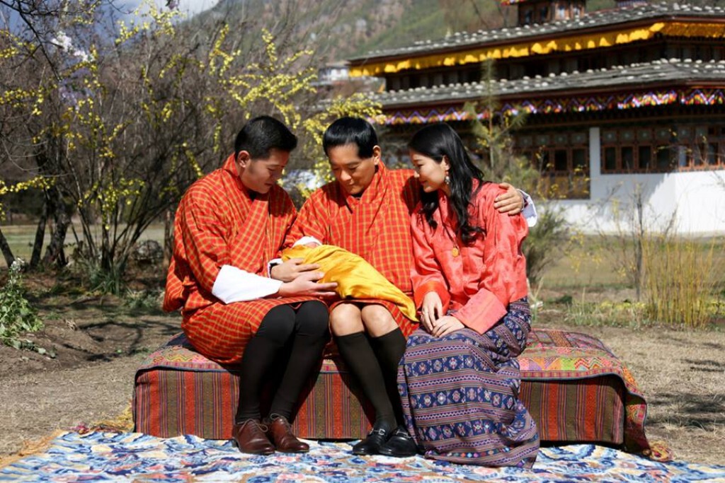 เผยภาพแรก "พระโอรสน้อยภูฏาน" ฉลองวันโลซาร์