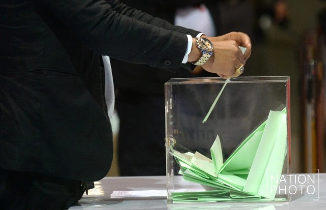 ชมภาพชุด การหย่อนบัตร เลือกตั้งนายกฯบอลไทย รอบเช้า