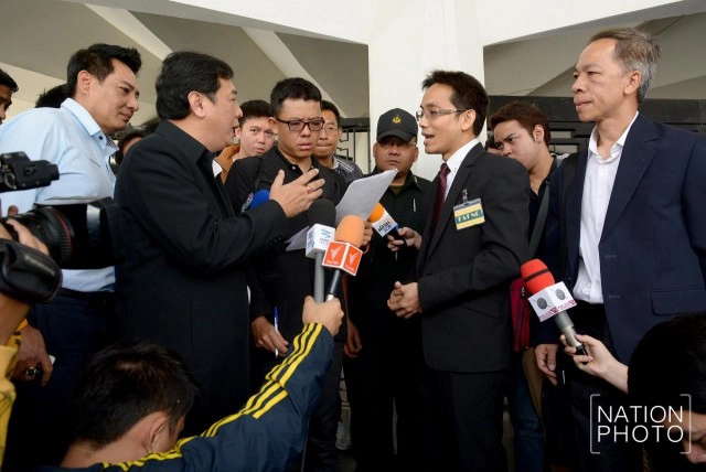 ภาพชุดความวุ่นวาย ตัวแทน "เชียงราย ซิตี้-เชียงราย วอริเออร์" แย่งสิทธิประชุม