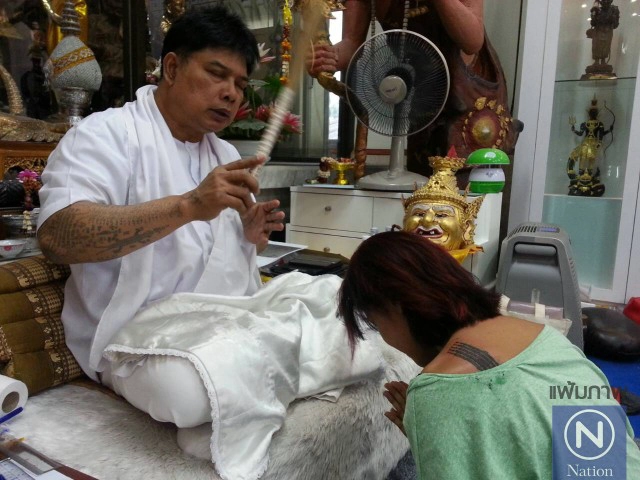 “แองเจลีน่า โจลี” เตรียมพา"ดาราฮอลลีวูด"สักยันต์ "อาจารย์หนู"