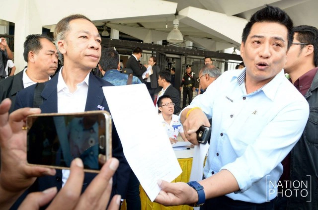 ภาพชุดความวุ่นวาย ตัวแทน "เชียงราย ซิตี้-เชียงราย วอริเออร์" แย่งสิทธิประชุม