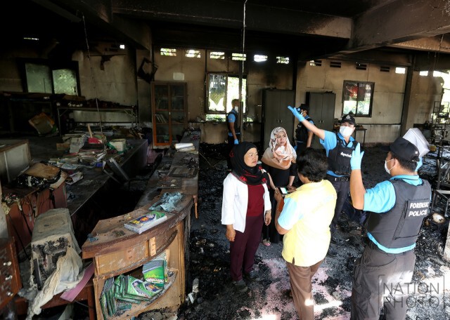 ภาพชุด เพลิงแค้น! ฝีมือมนุษย์  เผาโรงเรียน...แก้แค้นเจ้าหน้าที่
