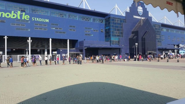 คิวยาวเหยียด!
แฟนบอล "บุรีรัมย์ฯ" แห่ซื้อเสื้อสีชมพู "THIRD JERSEY 2016"