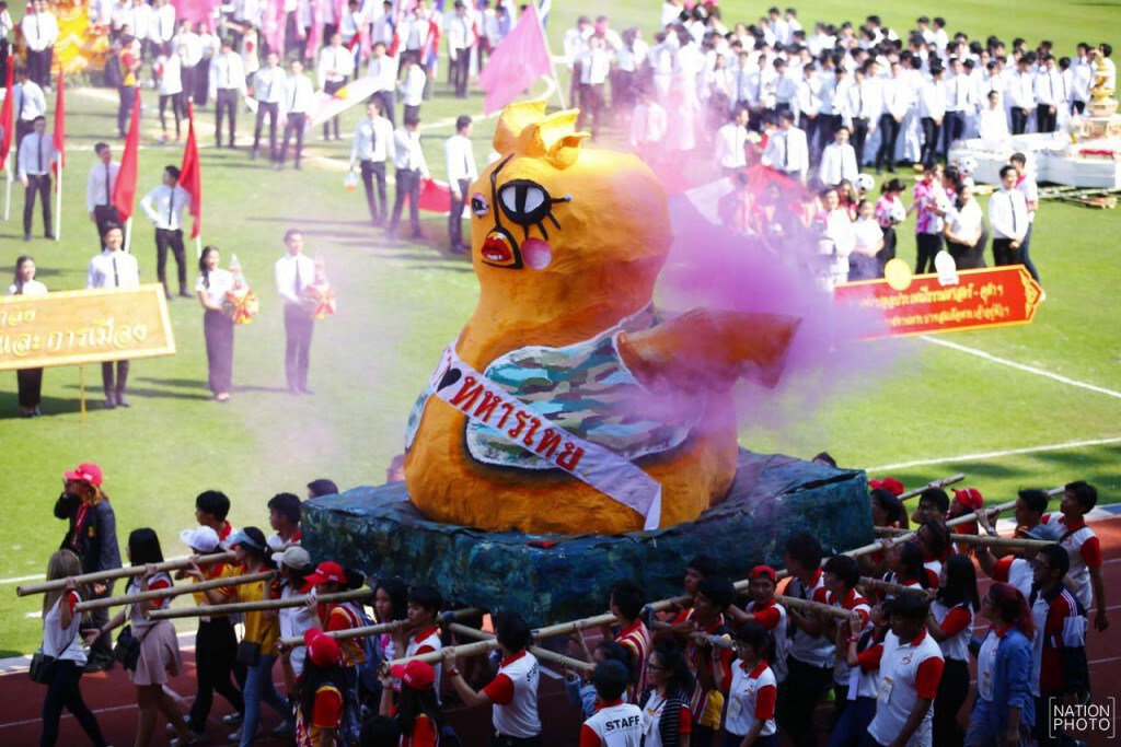 ภาพชุดที่ 1 ขบวนพาเหรดล้อการเมืองฟุตบอลประเพณี ม.ธ - จุฬาฯ ภาพชุดที่ 1 ขบวนพาเหรดล้อการเมืองฟุตบอลประเพณี ม.ธ - จุฬาฯ