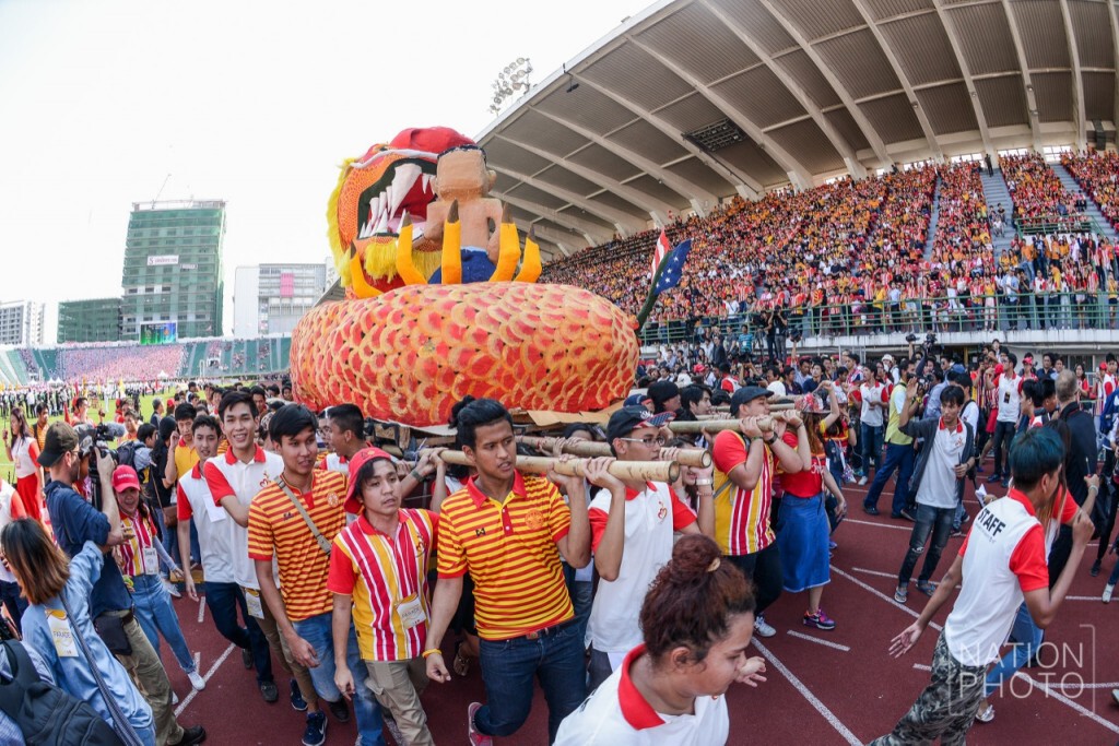 ภาพชุดที่ 3 ขบวนพาเหรดล้อการเมืองฟุตบอลประเพณี ม.ธ - จุฬาฯ ภาพชุดที่ 3 ขบวนพาเหรดล้อการเมืองฟุตบอลประเพณี ม.ธ - จุฬาฯ