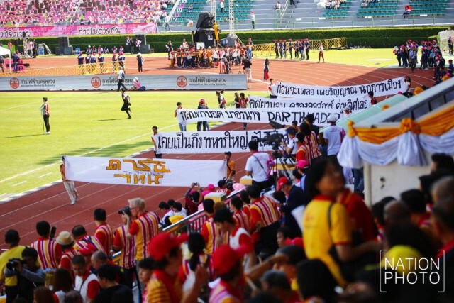 ภาพชุดที่ 2 ขบวนพาเหรดล้อการเมืองฟุตบอลประเพณี ม.ธ - จุฬาฯ