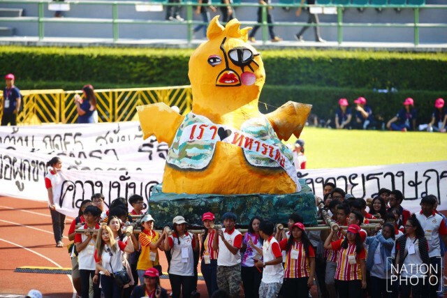"อีเจี๊ยบ เลียบด่วน" โพสต์แจงทหาร ไม่เกี่ยวหุ่นล้อการเมือง