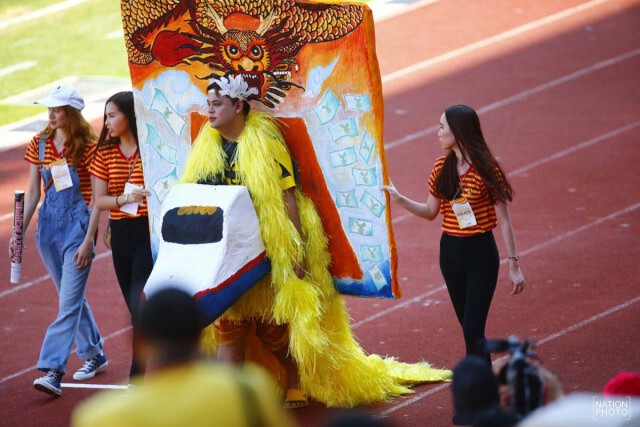 ภาพชุดที่ 2 ขบวนพาเหรดล้อการเมืองฟุตบอลประเพณี ม.ธ - จุฬาฯ