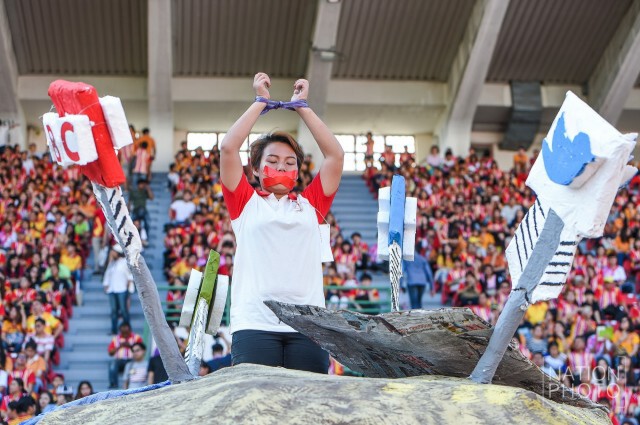 ภาพชุดที่ 3 ขบวนพาเหรดล้อการเมืองฟุตบอลประเพณี ม.ธ - จุฬาฯ