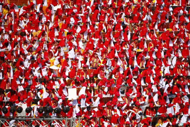 ภาพชุดที่ 2 ขบวนพาเหรดล้อการเมืองฟุตบอลประเพณี ม.ธ - จุฬาฯ