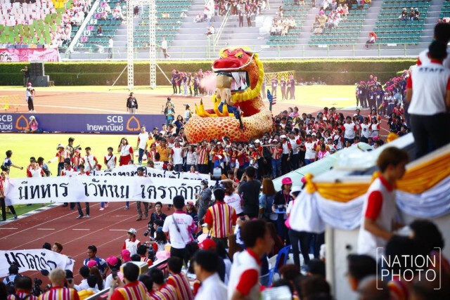 ภาพชุดที่ 2 ขบวนพาเหรดล้อการเมืองฟุตบอลประเพณี ม.ธ - จุฬาฯ