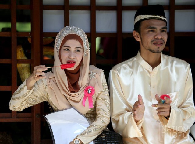 คู่รักไทยพุทธ - มุสลิม ร่วมจดทะเบียนสมรส ณ โครงการรวบรวมพันธุ์ไม้ดอกไม้ประดับป่าภาคใต้  จ.นราธิวาส