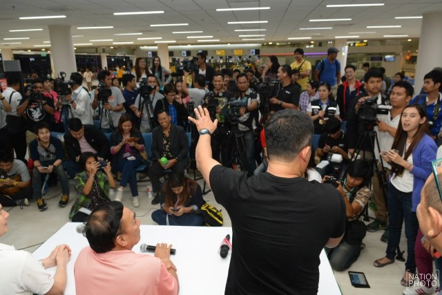 "พาที" ยกมือไหว้ขอโทษผู้โดยสารตกค้างสนามบิน ระดม3สายการบินช่วยนกแอร์