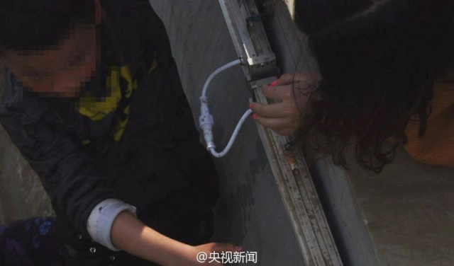 คุณป้าโดดน้ำช่วยเด็ก..เสร็จแล้วก็จากไปเงียบ ๆ