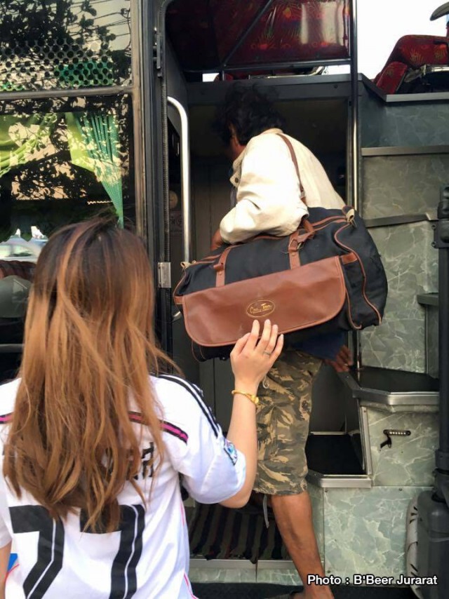 ชาวเน็ตชื่นชม! สาวไทยใจงาม ช่วยลุงพเนจรไร้เงินจนต้องกินน้ำคลอง