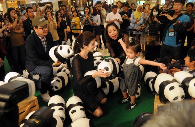 ภาพชุดสุดน่ารัก... "แม่โบว์-น้องมะลิ" ท่ามกลางเหล่าแพนด้า