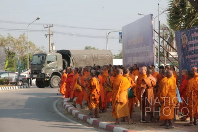 ลำดับเหตุการณ์ม็อบพระปะทะทหาร 
ก่อนยื่น 5 ข้อ จี้รัฐ ชูตั้งสังฆราช - บรรจุพุทธในรธน.