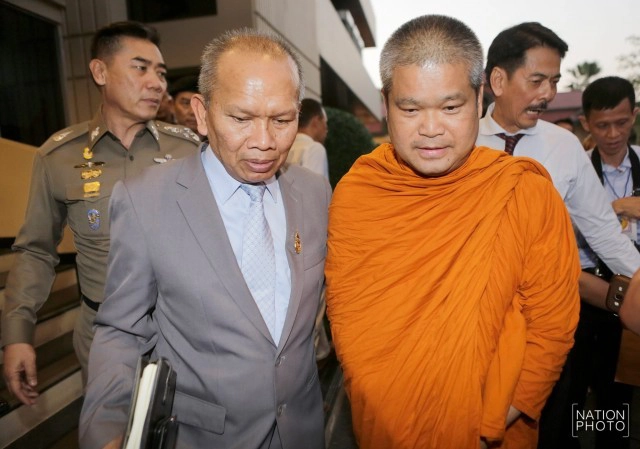 ลำดับเหตุการณ์ม็อบพระปะทะทหาร 
ก่อนยื่น 5 ข้อ จี้รัฐ ชูตั้งสังฆราช - บรรจุพุทธในรธน.