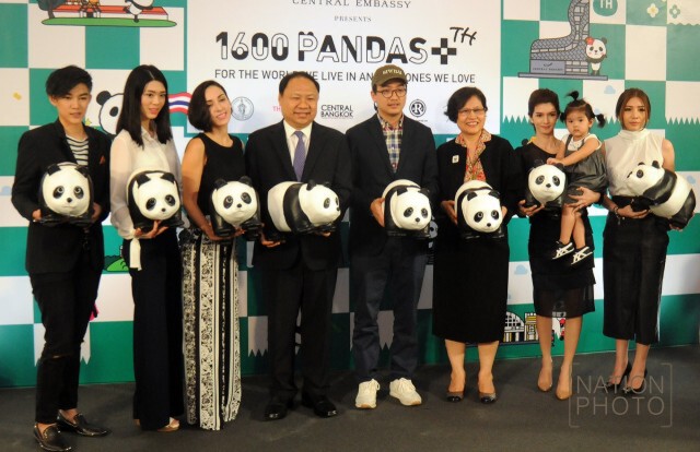 ภาพชุดสุดน่ารัก... "แม่โบว์-น้องมะลิ" ท่ามกลางเหล่าแพนด้า