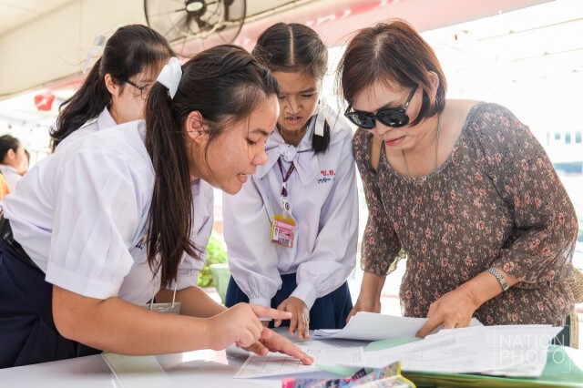 วันแรกของการเปิดรับสมัครชั้นม.1 ของโรงเรียนดัง