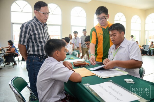 วันแรกของการเปิดรับสมัครชั้นม.1 ของโรงเรียนดัง