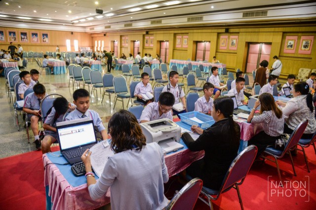 วันแรกของการเปิดรับสมัครชั้นม.1 ของโรงเรียนดัง