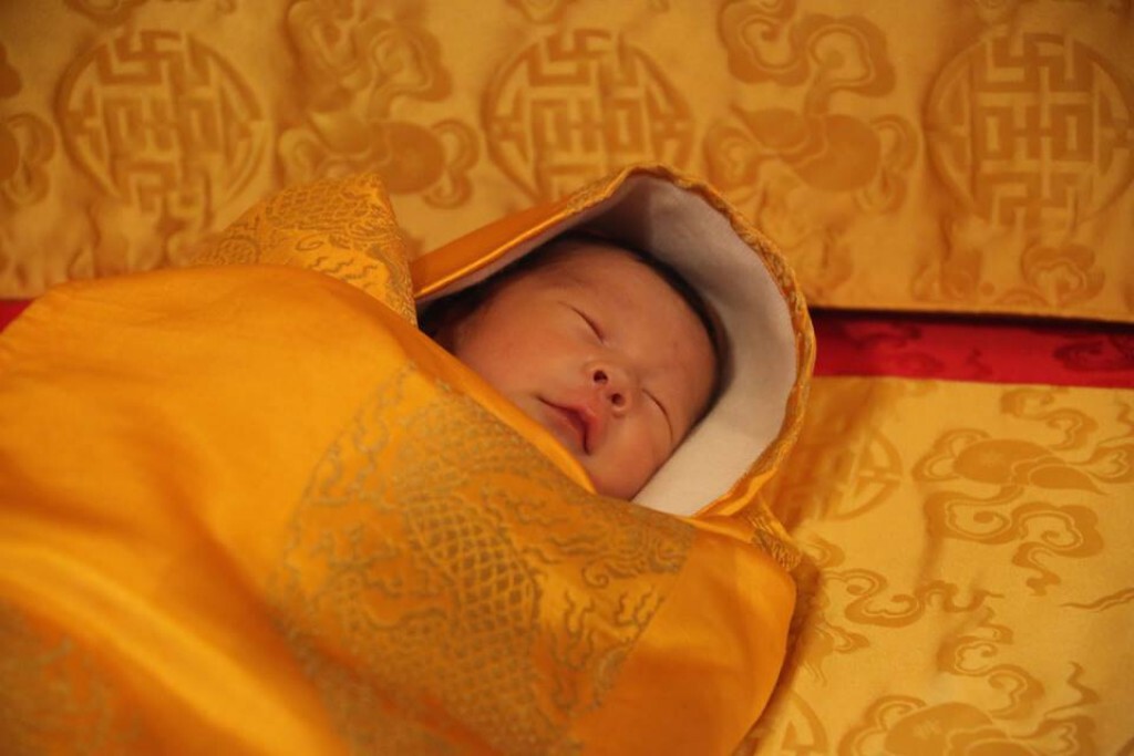 ชื่นชมพระพักตร์ "เจ้าชายน้อยภูฏาน" ฉลองกษัตริย์จิกมี่ครบ 36 พรรษา
