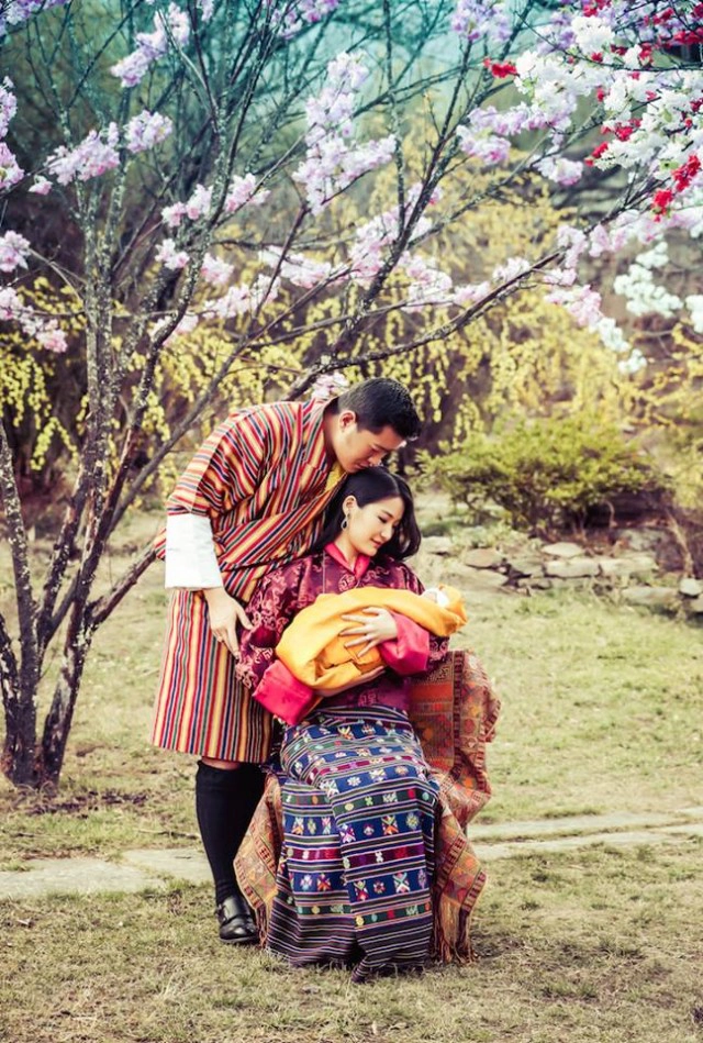 ชื่นชมพระพักตร์ "เจ้าชายน้อยภูฏาน" ฉลองกษัตริย์จิกมี่ครบ 36 พรรษา