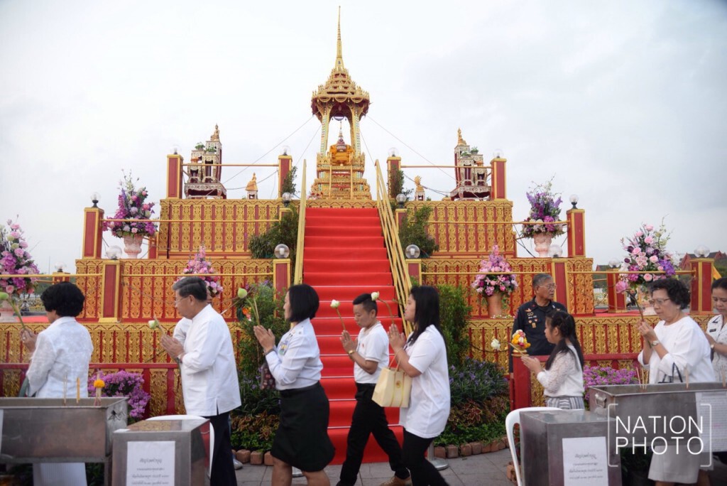 กทม.นำพุทธศาสนิกชน ทำบุญตักบาตรในวันมาฆบูชา เพื่อเป็นพระราชกุศลแด่ในหลวง-พระราชินี
