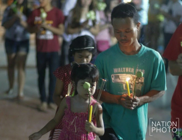 วัดกิ่งแก้วคึกคัก พุทธศาสนิกชนทำบุญ-เวียนเทียน เสริมสิริมงคล