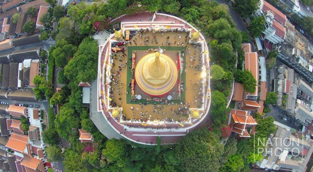 ภาพชุดสุดอลัง มุมสูงภูเขาทอง ก่อนเวียนเทียน ในค่ำคืน "มาฆบูชา"