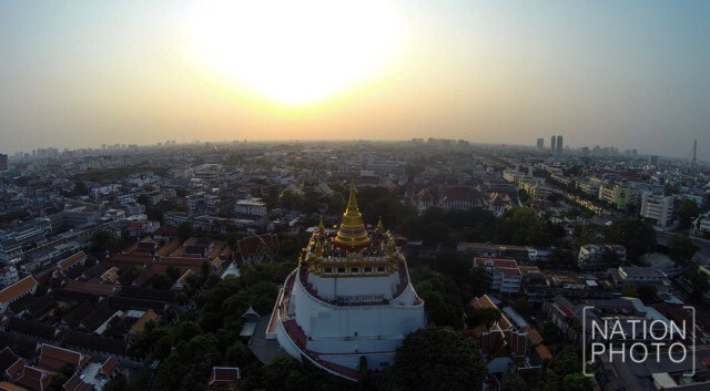 ภาพชุดสุดอลัง มุมสูงภูเขาทอง ก่อนเวียนเทียน ในค่ำคืน "มาฆบูชา"
