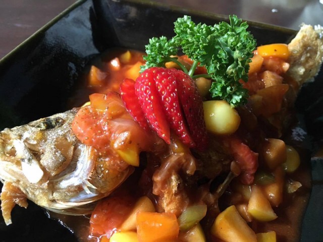 Cooking is Fun : ปลาเก๋าทอดราดซอสเปรี้ยวหวาน