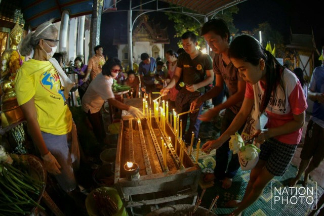 วัดกิ่งแก้วคึกคัก พุทธศาสนิกชนทำบุญ-เวียนเทียน เสริมสิริมงคล