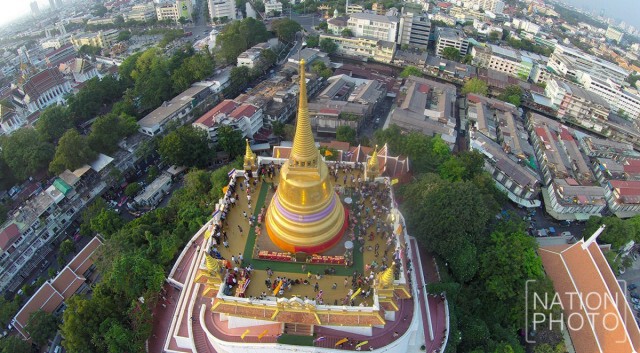 ภาพชุดสุดอลัง มุมสูงภูเขาทอง ก่อนเวียนเทียน ในค่ำคืน "มาฆบูชา"
