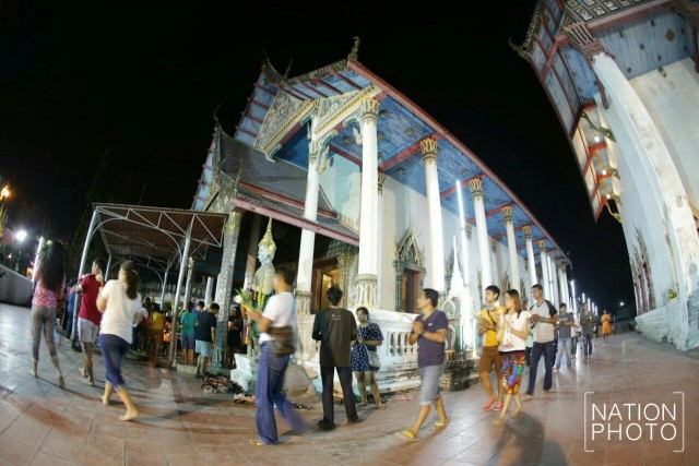 วัดกิ่งแก้วคึกคัก พุทธศาสนิกชนทำบุญ-เวียนเทียน เสริมสิริมงคล