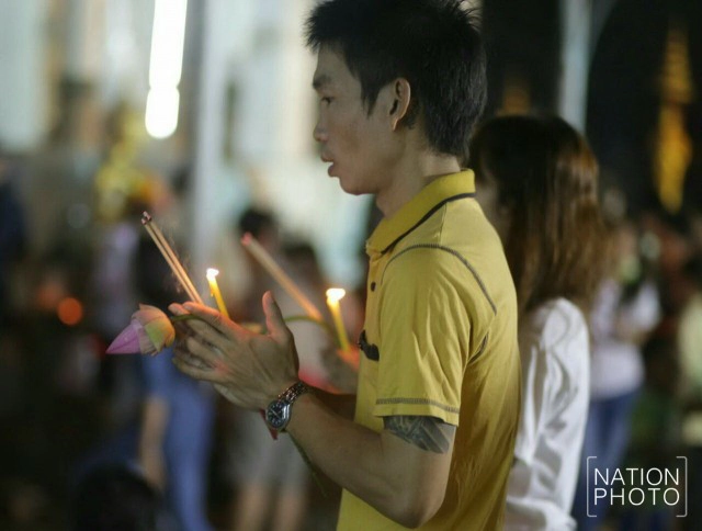 วัดกิ่งแก้วคึกคัก พุทธศาสนิกชนทำบุญ-เวียนเทียน เสริมสิริมงคล