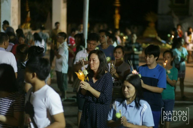 วัดกิ่งแก้วคึกคัก พุทธศาสนิกชนทำบุญ-เวียนเทียน เสริมสิริมงคล