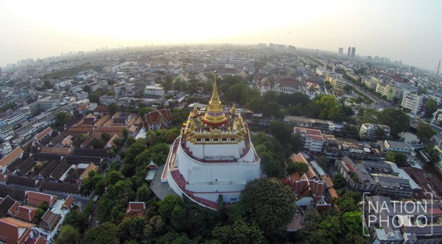 ภาพชุดสุดอลัง มุมสูงภูเขาทอง ก่อนเวียนเทียน ในค่ำคืน "มาฆบูชา"