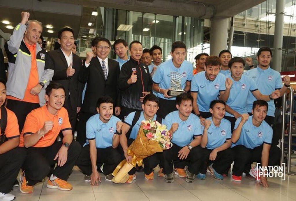 โต๊ะเล็ก ช้างศึกเดินทางถึงไทย โต๊ะเล็ก ช้างศึกเดินทางถึงไทย