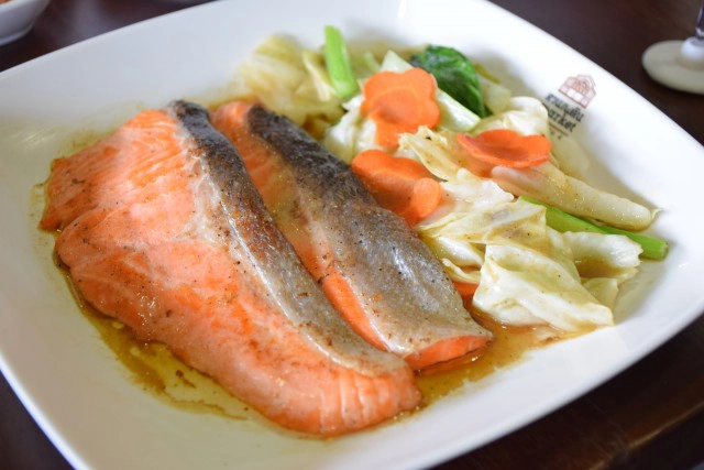 สวนเพลินมาร์เก็ต  Community Mall และ ศูนย์อาหาร ถนนพระรามสี่