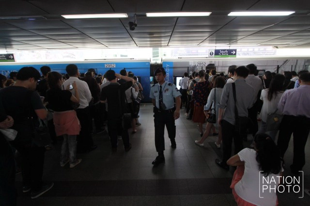 ภาพชุด สถานีสยาม คนแน่นขนัด หลัง BTS ขัดข้อง