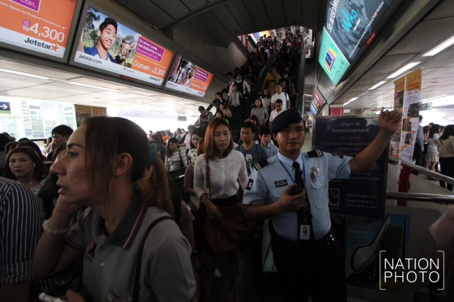ภาพชุด สถานีสยาม คนแน่นขนัด หลัง BTS ขัดข้อง
